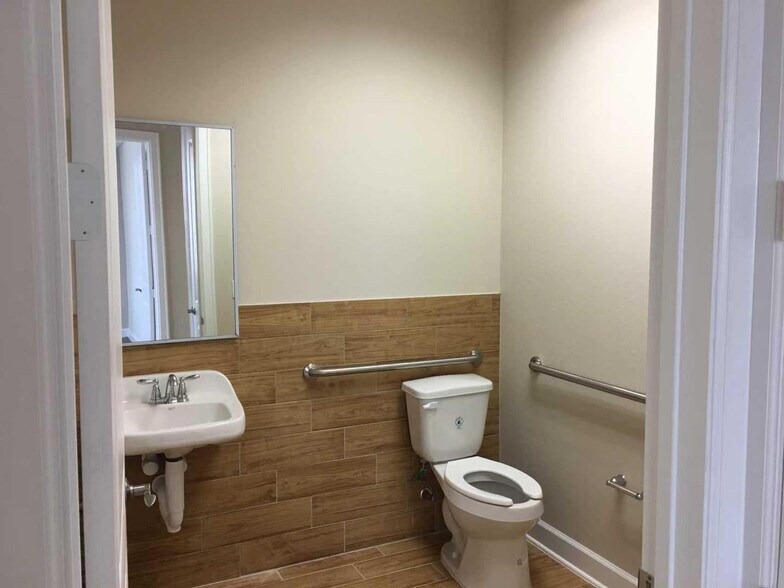 More Photos Of 12440 Emily Ct, Sugar Land Office For Lease