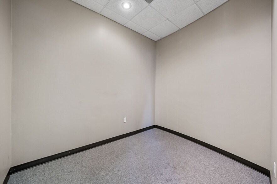 More Photos Of 14522 University Point Pl, Tampa Medical For Sale