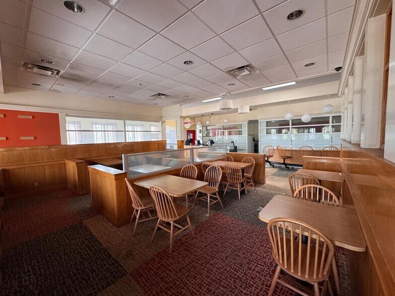 More Photos Of 2439 E Sharon Rd, Cincinnati Restaurant For Sale