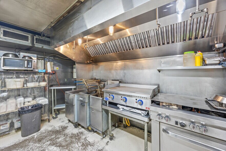 More Photos Of 8773 Goldenrod Ave, Bitely Restaurant For Sale