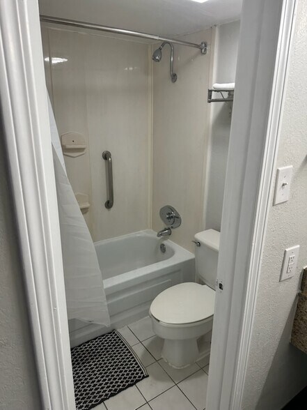 More Photos Of 1000 S Futrall Dr, Fayetteville Apartments For Sale