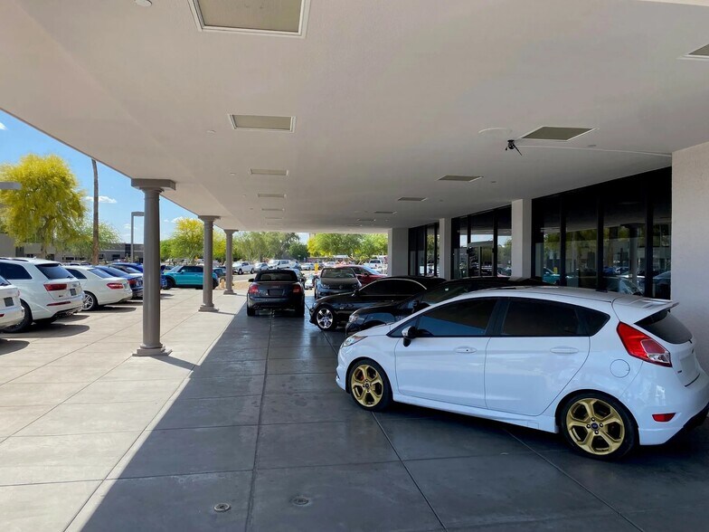 More Photos Of 8140 E Butherus Dr, Scottsdale Auto Dealership For Lease