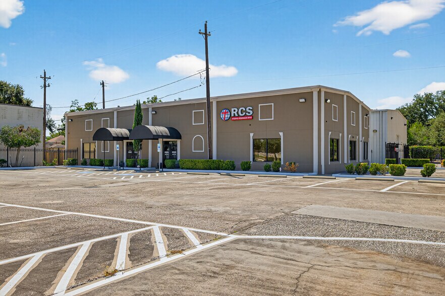 More Photos Of 918 Oak Glen Dr, Houston Industrial For Lease