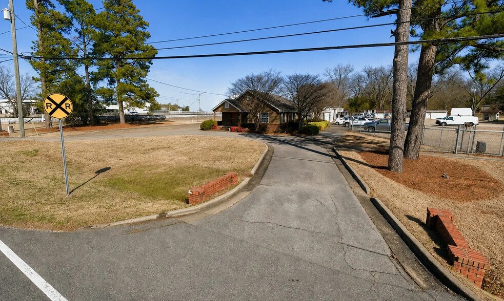 Primary Photo Of 180 Hunter Loop Rd, Montgomery Office For Lease