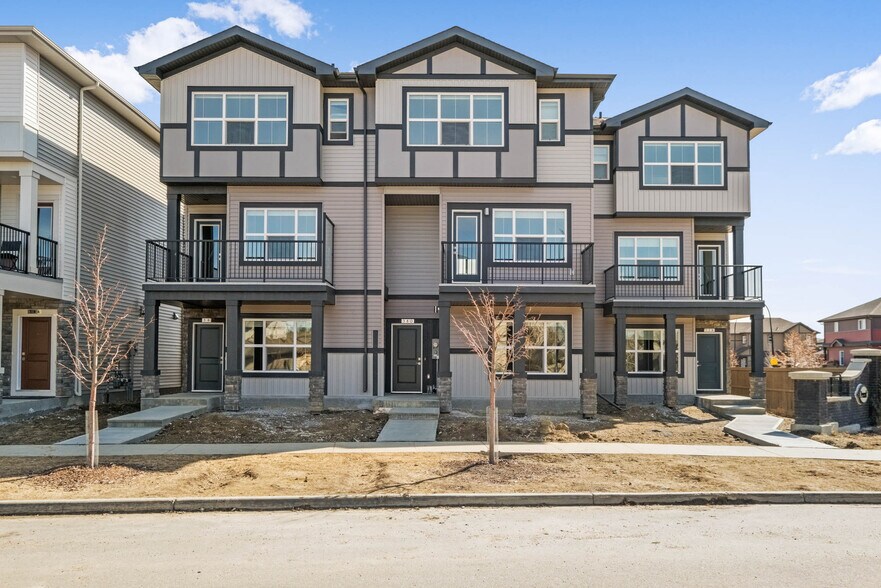 Primary Photo Of 378-382 Pioneer Rd, Spruce Grove Apartments For Sale