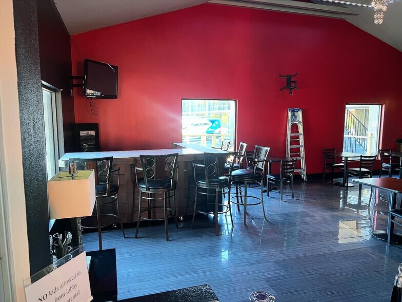 More Photos Of 44199 Highway 27 N, Davenport Hotel For Lease