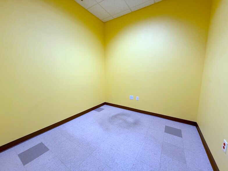 More Photos Of 1743 Park Center Dr, Orlando Medical For Lease