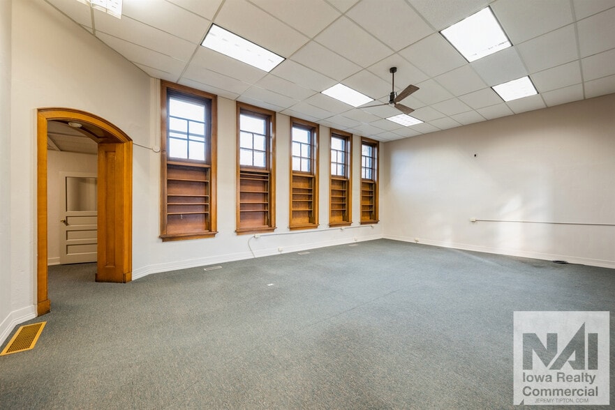 More Photos Of 100 E 1st St, Anamosa Specialty For Sale