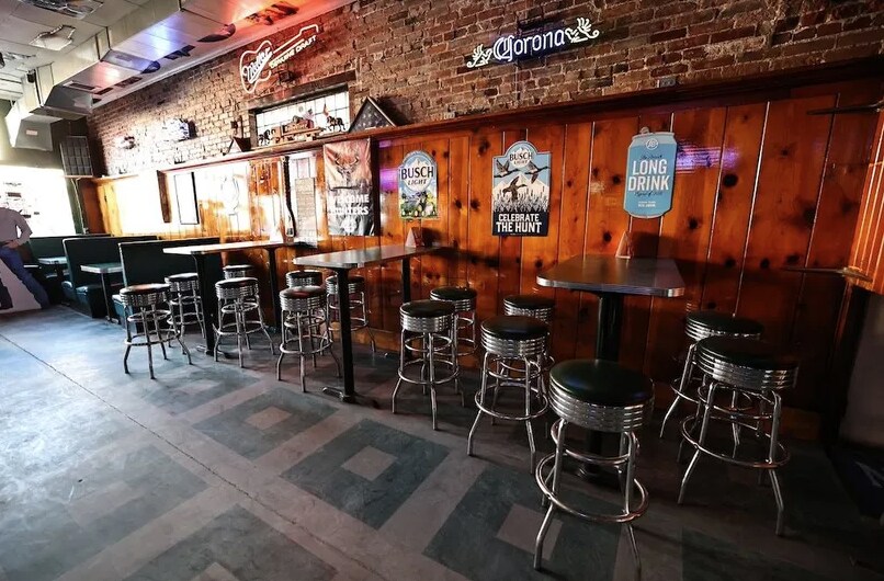 More Photos Of 111 W Adams St, Pittsfield Bar For Sale