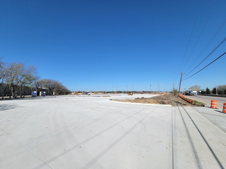 More Photos Of 1575 N Saginaw Blvd, Saginaw General Retail For Lease