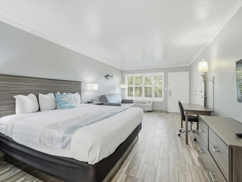 More Photos Of 8797 20th St, Vero Beach Hotel For Sale