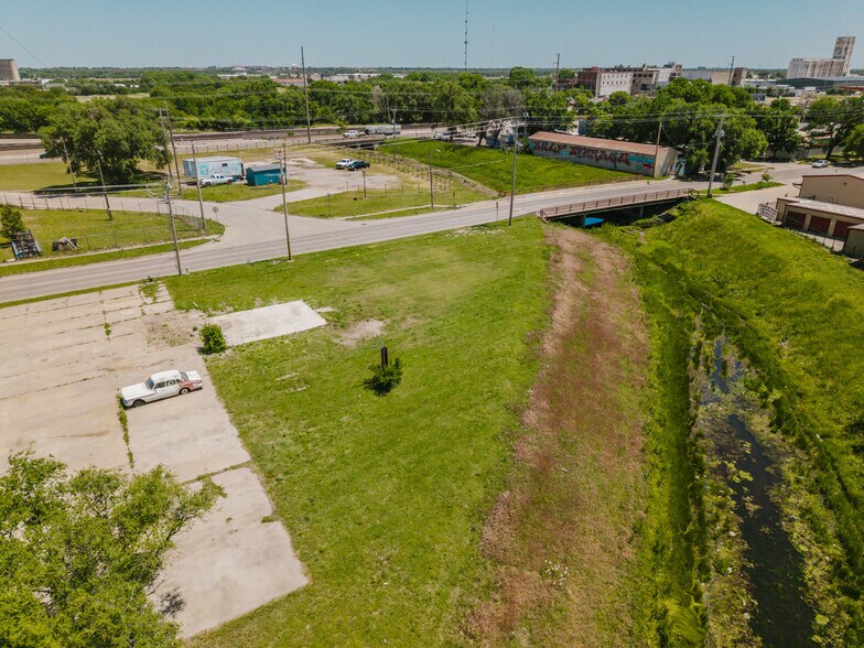 More Photos Of 2555 N Market St, Wichita Auto Repair For Sale