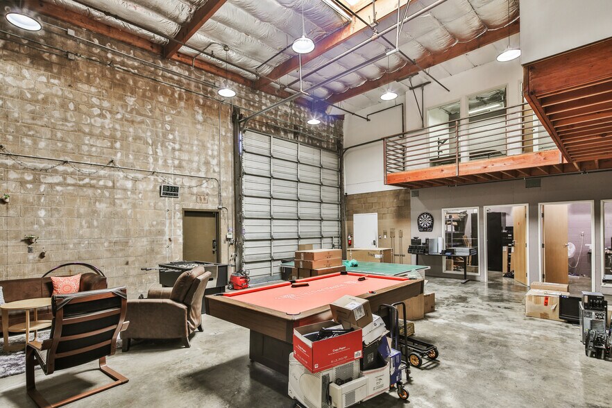More Photos Of 3720 Skypark Dr, Torrance Research And Development For Lease