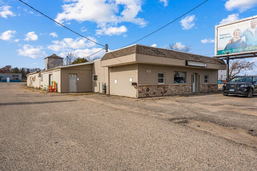 More Photos Of 1940 S Cedar Ave, Owatonna Showroom For Sale