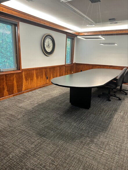 More Photos Of 2500 W 31st St, Lawrence Office For Sale