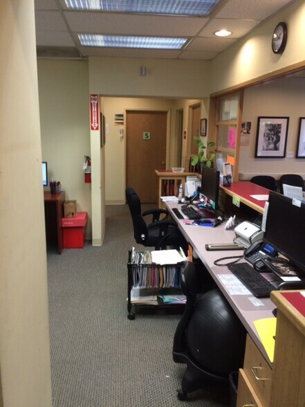 More Photos Of 17175 SW Tualatin Valley Hwy, Beaverton Unknown For Lease