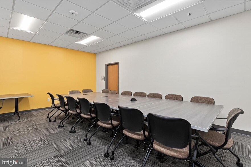 More Photos Of 100 W Franklin St, Hagerstown Office Residential For Lease