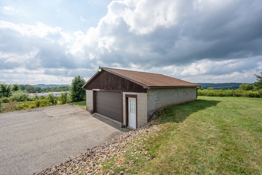 More Photos Of 1575 Mission Rd, Latrobe Flex For Sale