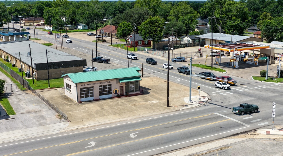 More Photos Of 931 Walnut St, Columbus Flex For Sale