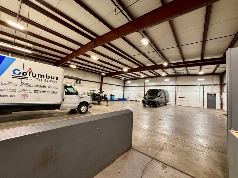 More Photos Of 965 Repp Dr, Columbus Warehouse For Lease