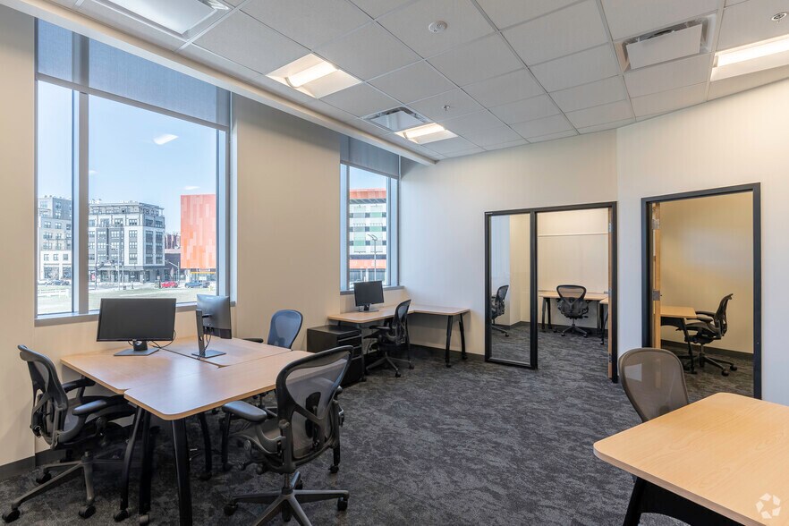 Photo of 3rd Floor Ste 14-37 desks