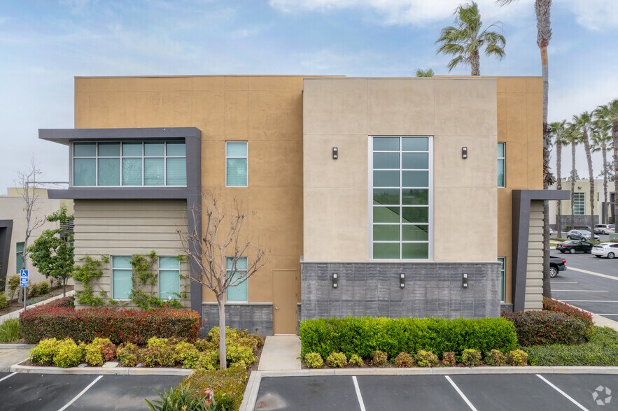 More Photos Of 14738 Pipeline Ave, Chino Hills Office For Lease