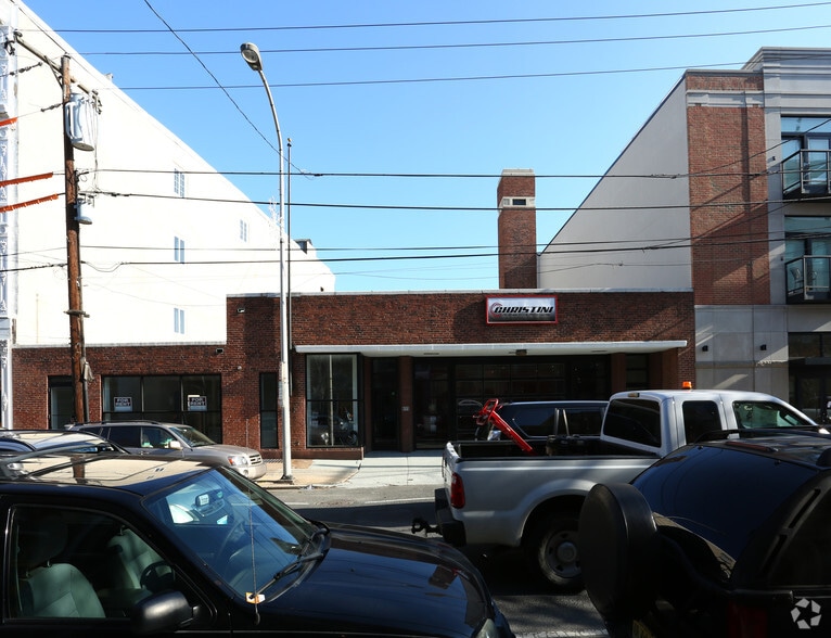 More Photos Of 611-619 N 2nd St, Philadelphia Auto Dealership For Sale