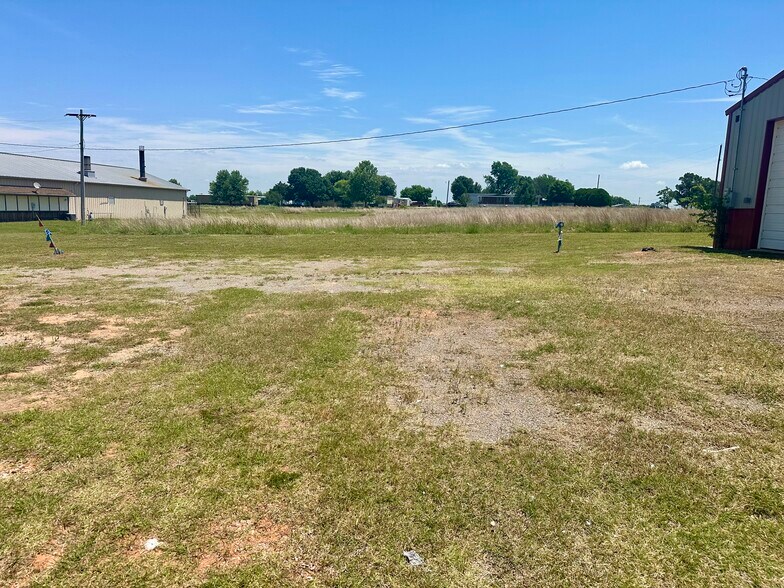 More Photos Of 26229 W 180th St, Purcell General Retail For Sale