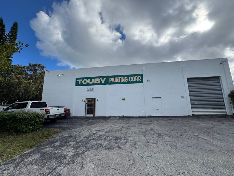 More Photos Of 100 NE 26th St, Miami Warehouse For Sale