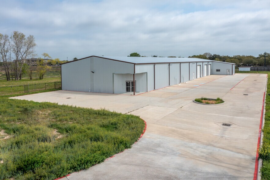 More Photos Of 6424 Queenston Blvd, Houston Light Distribution For Sale