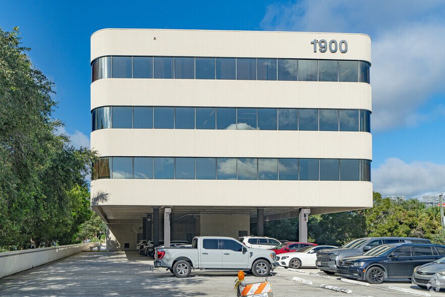 More Photos Of 1900 Glades Rd, Boca Raton Coworking Space