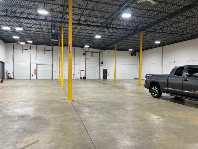 More Photos Of 1650 Oak St, Lakewood Manufacturing For Lease