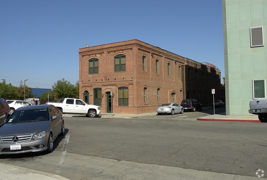 More Photos Of 2020 Eye St, Bakersfield Coworking Space