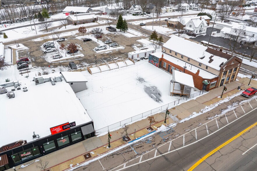 More Photos Of 117 E Allegan St, Otsego General Retail For Sale