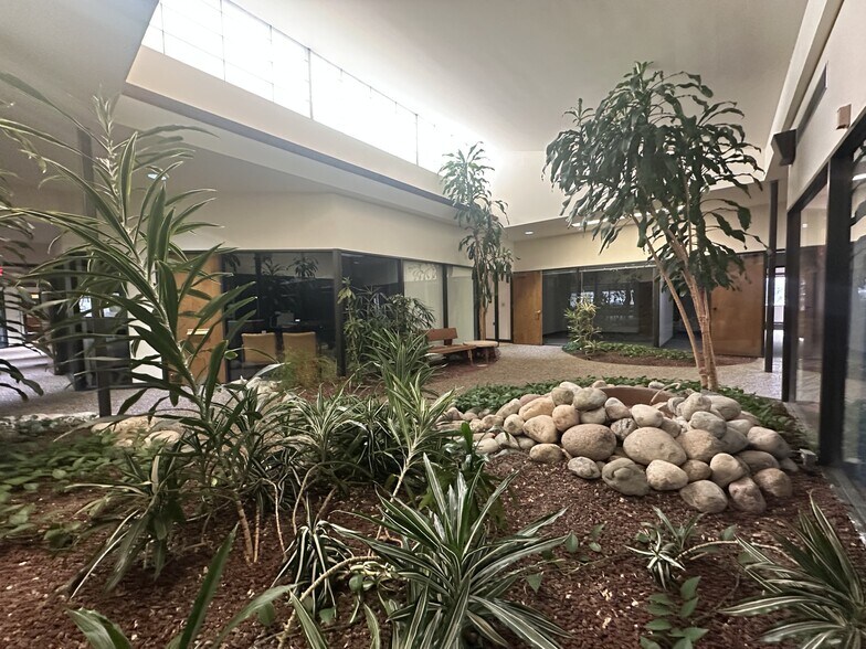 More Photos Of 40 Adloff Ln, Springfield Medical For Lease