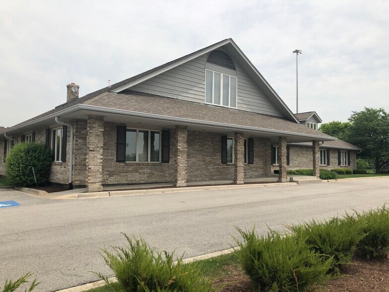More Photos Of 7512 S County Line Rd, Burr Ridge Medical For Lease