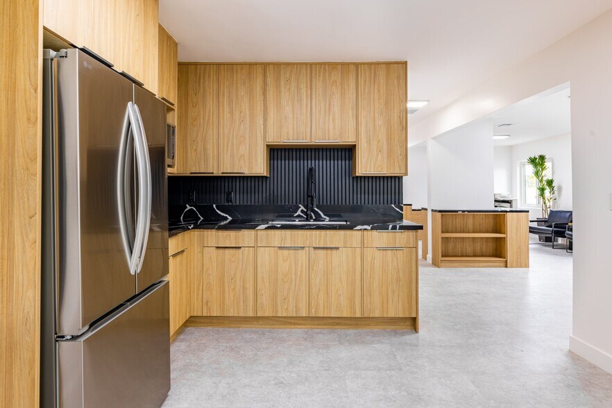 More Photos Of 203-215 N Victory Blvd, Burbank Office For Lease