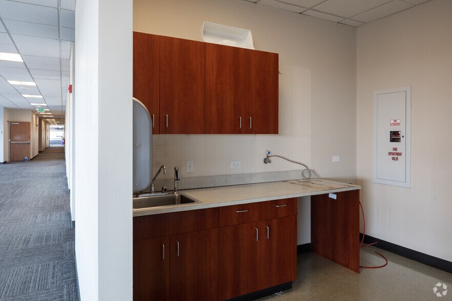 More Photos Of 7901 E Lowry Blvd, Denver Office For Sale