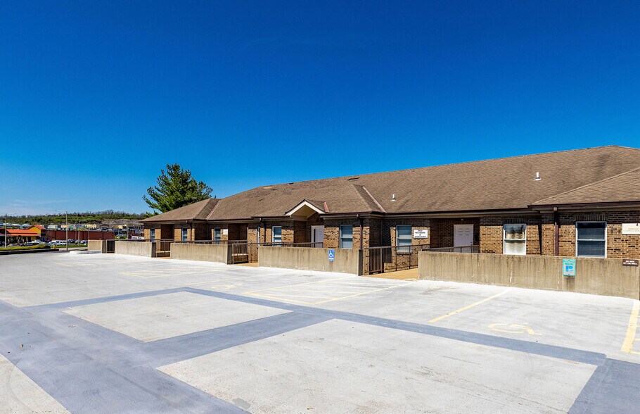 More Photos Of 860 NW Washington Blvd, Hamilton Medical For Lease