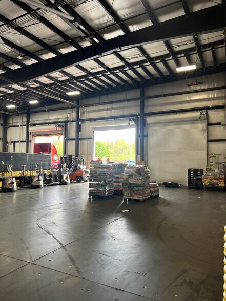 More Photos Of 4022 Integrity Dr, Roanoke Distribution For Lease