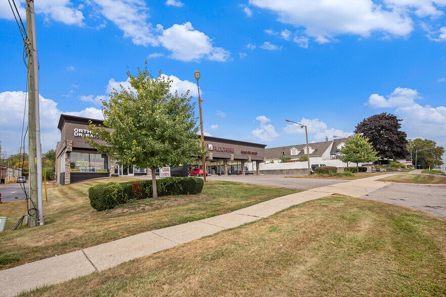 More Photos Of 1854 S Rochester Rd, Rochester Hills Storefront For Lease