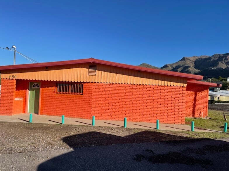 More Photos Of 650 W US Highway 60 Hwy, Superior Restaurant For Sale