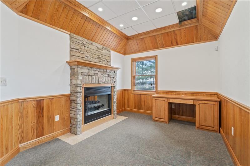 More Photos Of 114 Oil Ln, Hunker Office For Lease