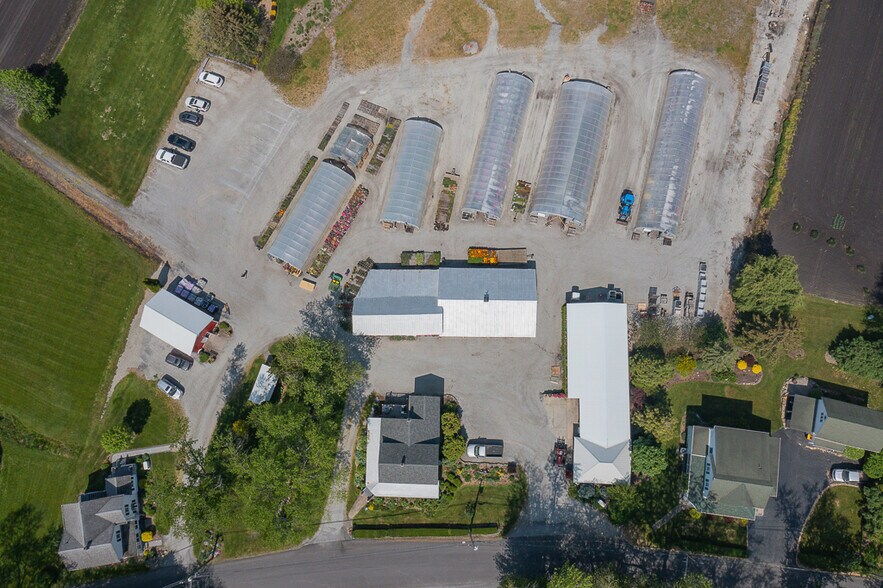 More Photos Of 73 Little York Rd, Warwick Garden Center For Sale