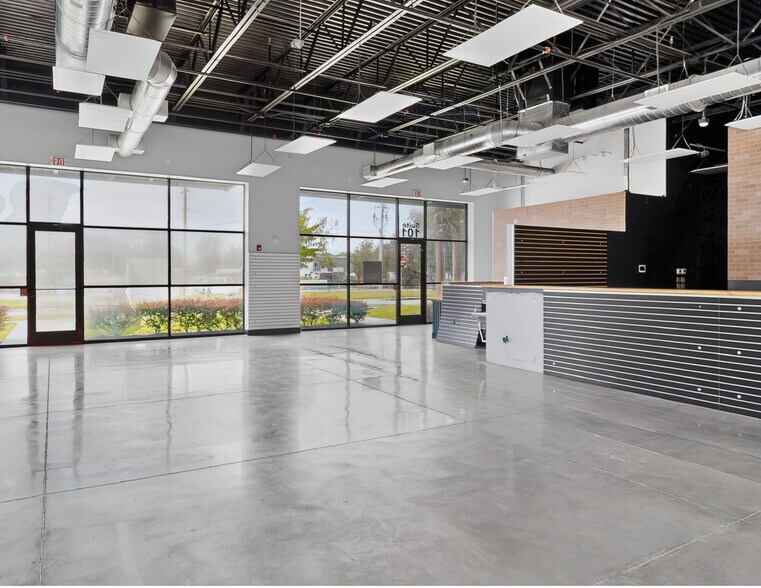 More Photos Of 7125 Hoffner Ave, Orlando General Retail For Lease