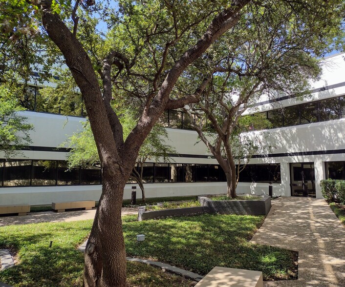 More Photos Of 5005 W Royal Ln, Irving Office For Lease