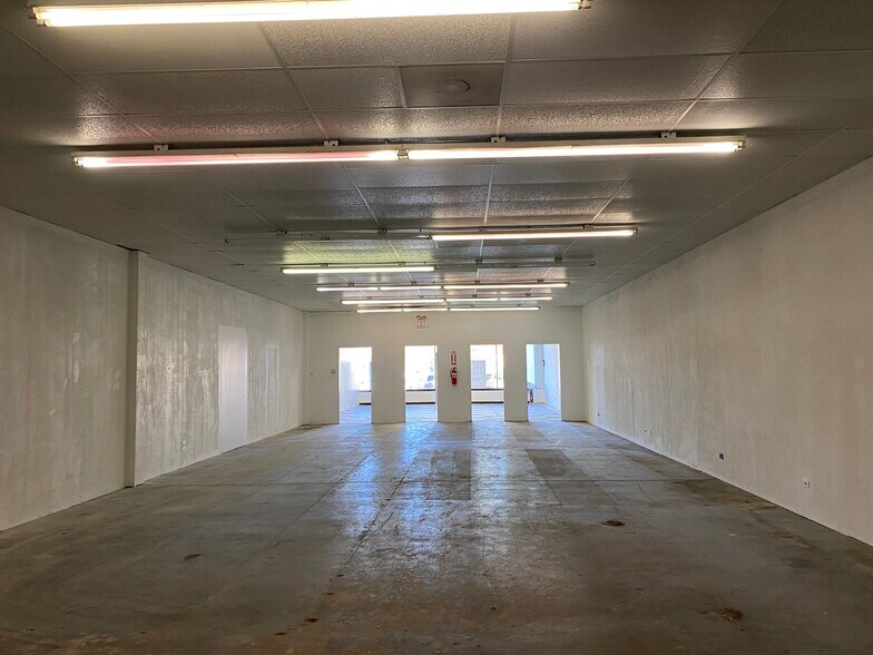 More Photos Of 1101-1125 E Rand Rd, Arlington Heights General Retail For Lease