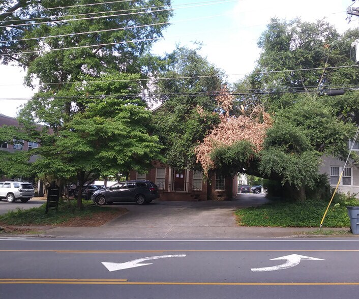 More Photos Of 1704 East Blvd, Charlotte Office For Lease