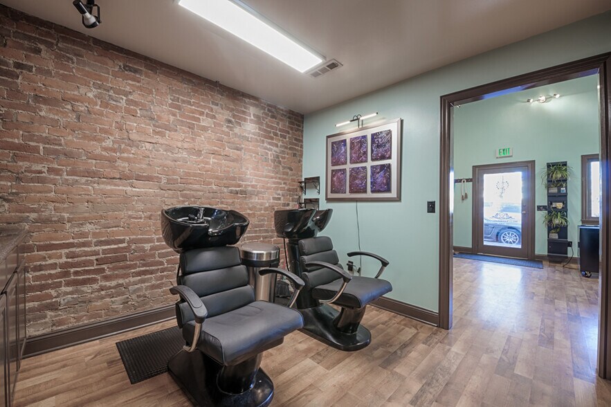 More Photos Of 116 E Central Ave, Bentonville Storefront Retail Residential For Sale