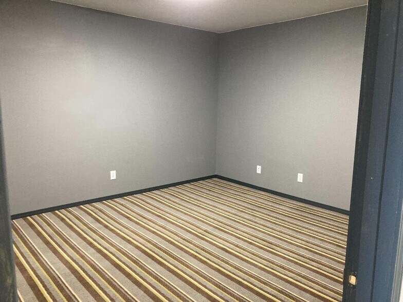 More Photos Of 1607 Lake Ave, Storm Lake Medical For Sale